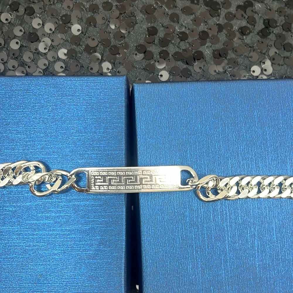 New stainless steel bracelet with modern design for men  size 8” Long
